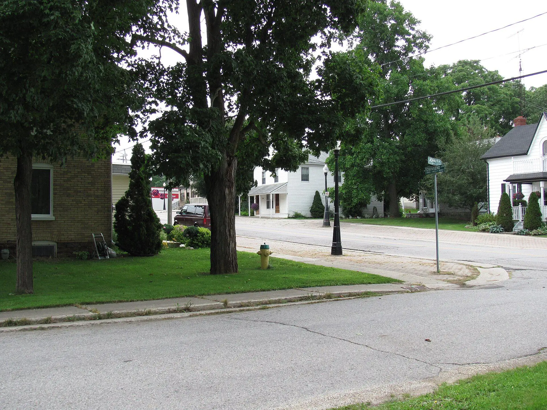 Homes and trees along the main road through Arkona