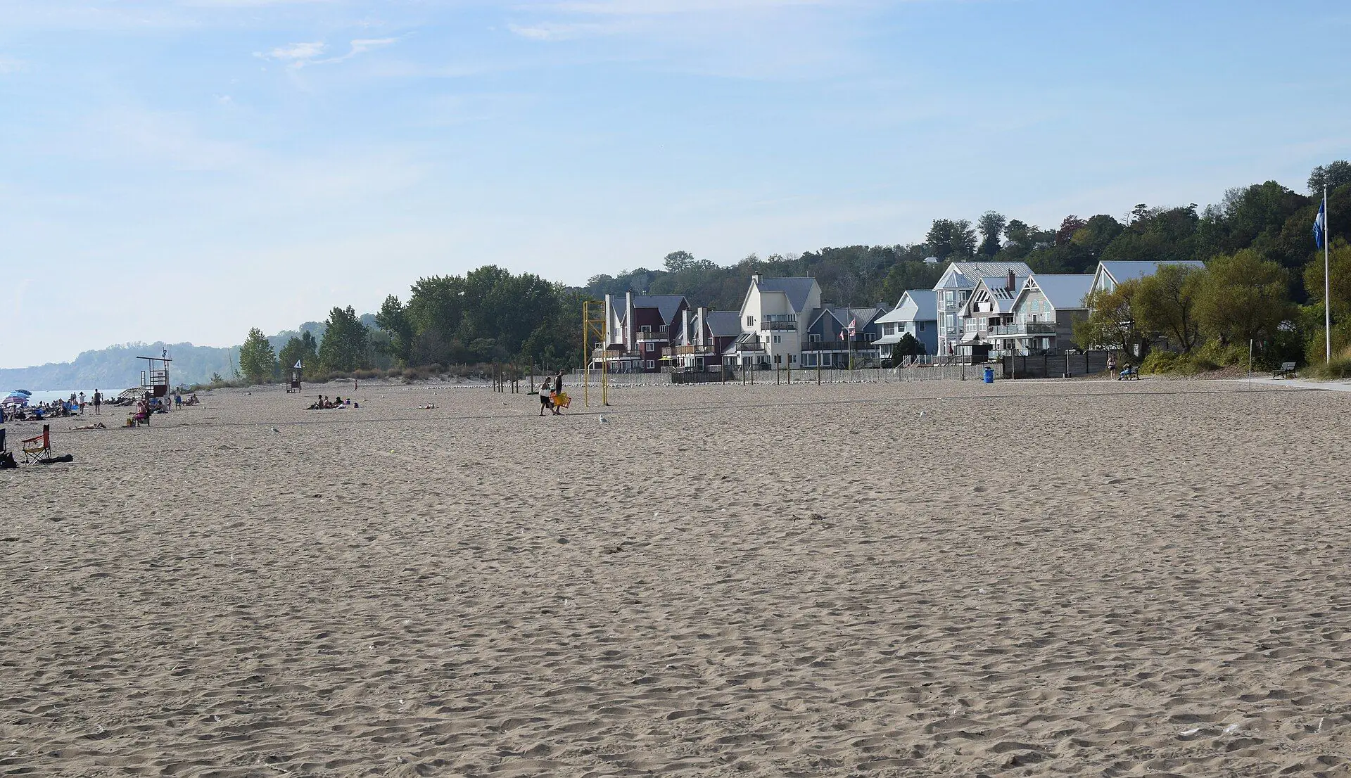 Beach houses behind the wide sand beach at Port Stanley on Lake Erie